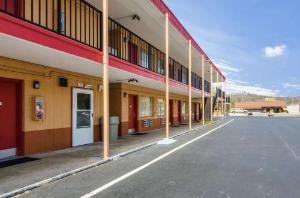 Econo Lodge Near Motor Speedway, Bristol