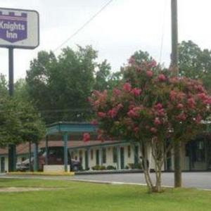 Hotels near Roanoke Rapids Theatre - Knights Inn Emporia