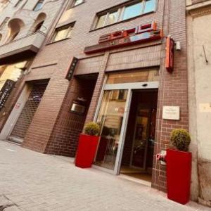 Honest Budapest by Chic & Basic