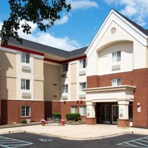 Hotels near Raleigh Memorial Auditorium - MainStay Suites Raleigh - Cary