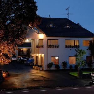 Oak Tree Motel