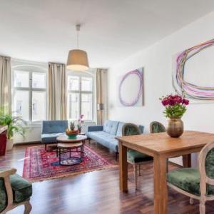 The Rheinsberger Mitte 80m2 2BR & Living Room downtown location Sleeps 6