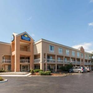 Days Inn & Suites by Wyndham Warren