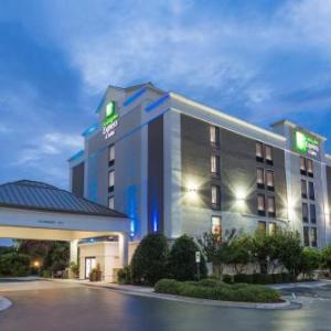 Holiday Inn Express Hotel & Suites Wilmington-University Ctr