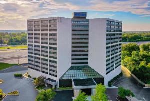 Nashville Airport Marriott hotel near Gaylord Opryland Resort & Convention Center