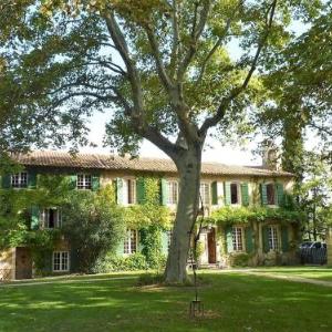 Domaine de Rhodes - 5 Chambres et 7 locations de vacances