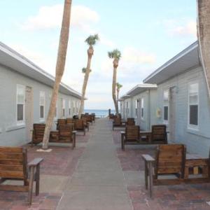 Shoreline Suites & Cabana Cottages – Beachfront