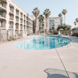 Hotels near Sun Devil Soccer/Lacrosse Stadium Tempe - Moxy by Marriott Phoenix Tempe/ASU Area