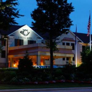 Hotels near Spotlight at The Paramount Huntington - The Inn At Fox Hollow Hotel