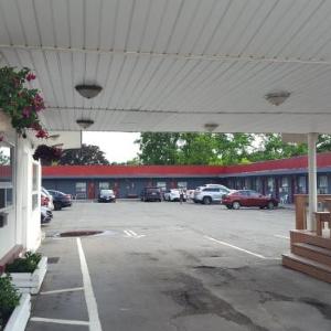 Niagara Inn & Suites