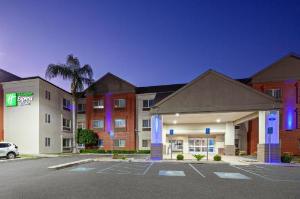 Holiday Inn Express & Suites - Tulare, an IHG Hotel, Tulare