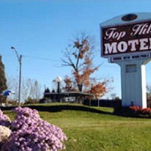 Hotels near Universal Preservation Hall Saratoga Springs - Top Hill Motel