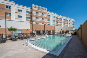 Courtyard by Marriott Columbus, Columbus