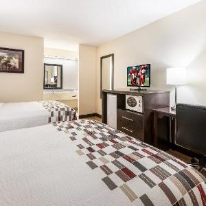 Hotels near Fishers Event Center - Red Roof Inn Indianapolis Castleton