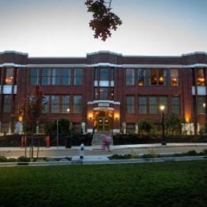 Hotels near Northshore Performing Arts Center - McMenamins Anderson School