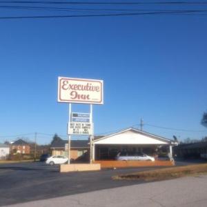Hotels near Littlejohn Coliseum - Executive Inn of Seneca