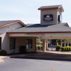 Days Inn & Suites by Wyndham Williamsburg Colonial