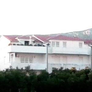 Apartments with a parking space Kastel Stafilic Kastela - 11771