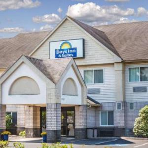 Days Inn & Suites by Wyndham Vancouver