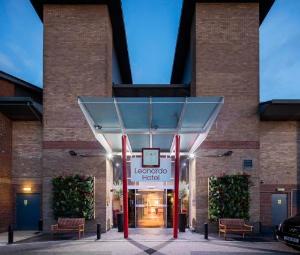 Leonardo London Heathrow Airport, Hillingdon