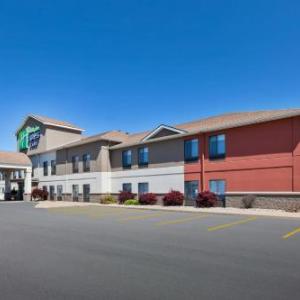 Holiday Inn Express and Suites Three Rivers