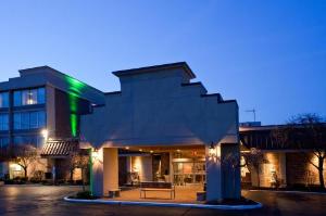 Holiday Inn Cleveland-Mayfield, an IHG Hotel, Cleveland