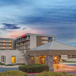 Broncos Park Powered by CommonSpirit Hotels - Four Points by Sheraton Englewood Centennial Airport