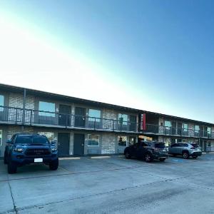 Super 8 by Wyndham Sulphur South
