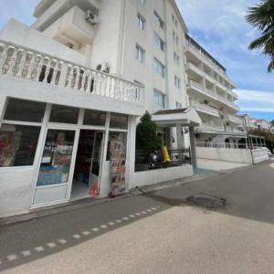 Azzuro apartments Budva