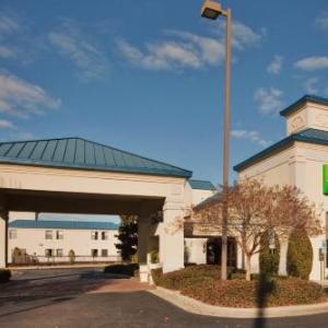 Hotels near Five County Stadium - Holiday Inn Express Wilson I-95
