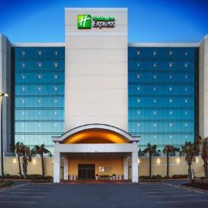 Holiday Inn Express & Suites VA Beach Oceanfront an IHG Hotel