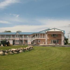Hotels near Petoskey High School - Great Lakes Inn Mackinaw City