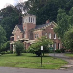 Hotels near Watkins Glen International - Cook Mansion Bed & Breakfast