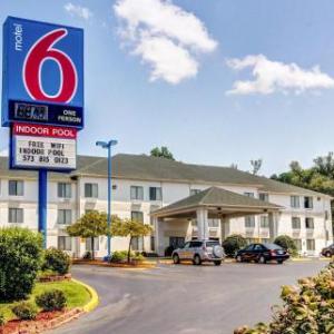 Capital Region Amphitheater Hotels - Motel 6-Columbia MO - East