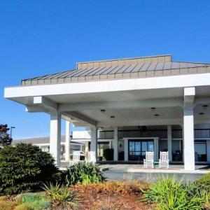 Hotels near Motor Mile Speedway - Quality Inn Christiansburg