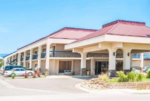 Travelodge by Wyndham Pueblo, Pueblo