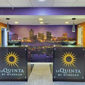 La Quinta Inn & Suites by Wyndham Memphis Airport Graceland