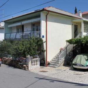 Apartments with parking space Senj - 5572