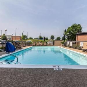 Summit Point Motorsports Park Hotels - Hampton Inn By Hilton Winchester-University/Mall Area