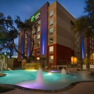 Holiday Inn Express & Suites San Antonio Medical-Six Flags