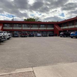 Hotels near Watson Art Centre Dauphin - Dauphin Inn Express