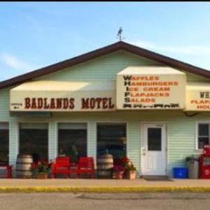 Hotels near Drumheller Memorial Arena - Badlands Motel