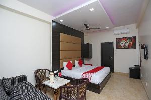 OYO 27864 Hotel Samrat, Gurgaon