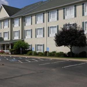 Hotels near Secrest Auditorium - Coshocton Village Inn & Suites