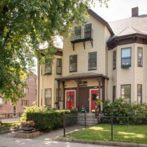 Hotels near Great Scott Allston - The Farrington Inn