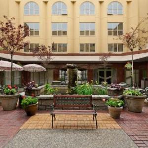 Chilliwack Coliseum Hotels - Harrison Lake Hotel