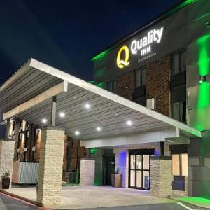 Hotels near UNT Superpit - Days Inn By Wyndham Denton