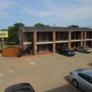 Hotels near Dallas Zoo - Trinity Suites Downtown Dallas