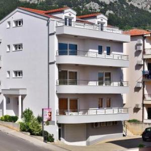 Apartments with a parking space Makarska - 6720