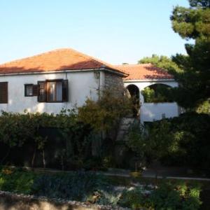 Apartments with parking space Mirca Brac - 729